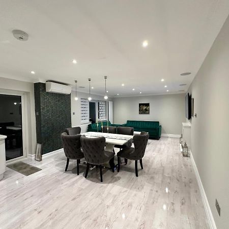 Luxury House Lejlighed Greenford  Eksteriør billede