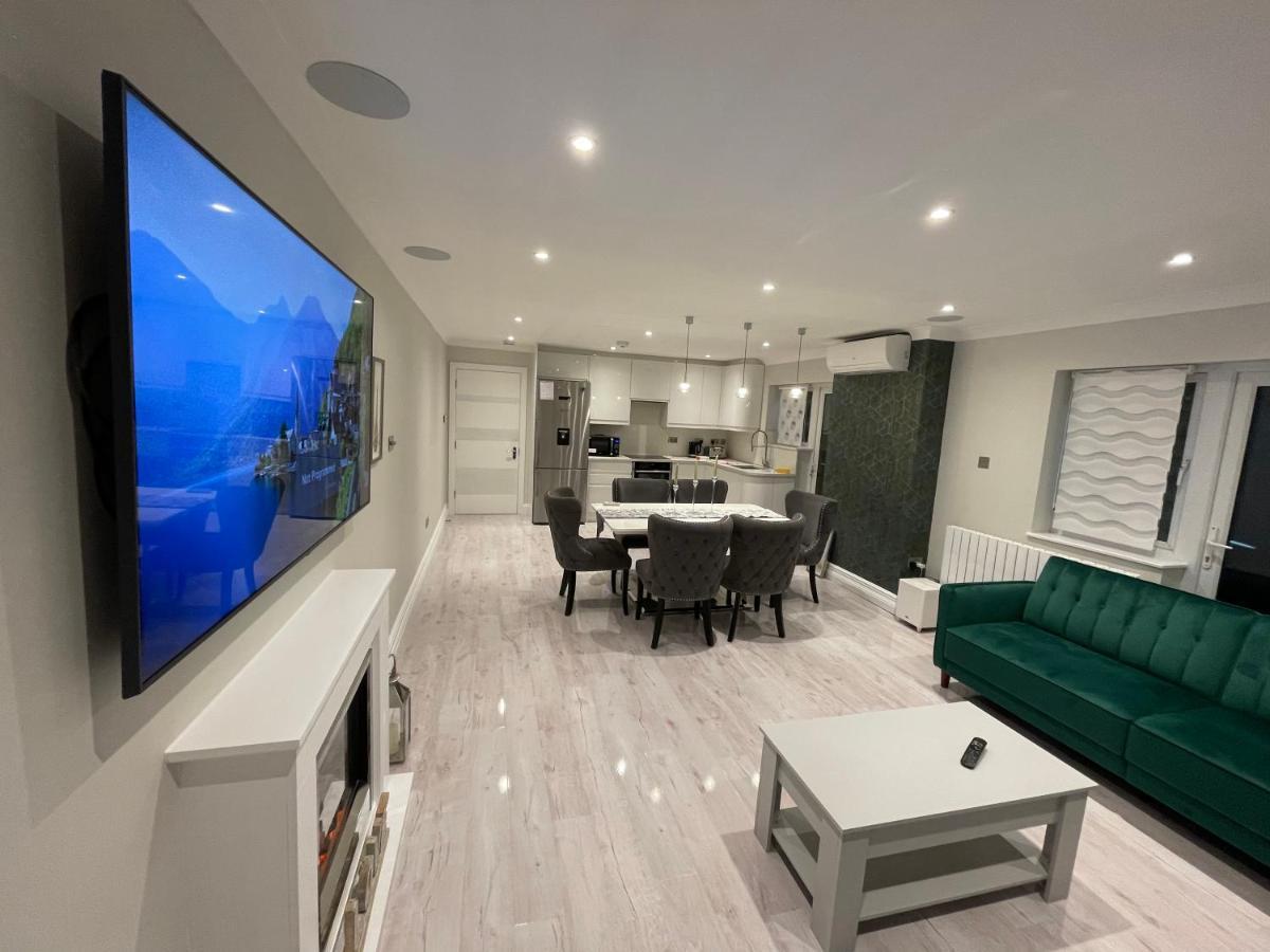 Luxury House Lejlighed Greenford  Eksteriør billede