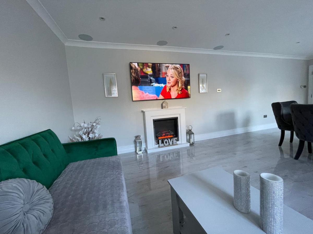 Luxury House Lejlighed Greenford  Eksteriør billede
