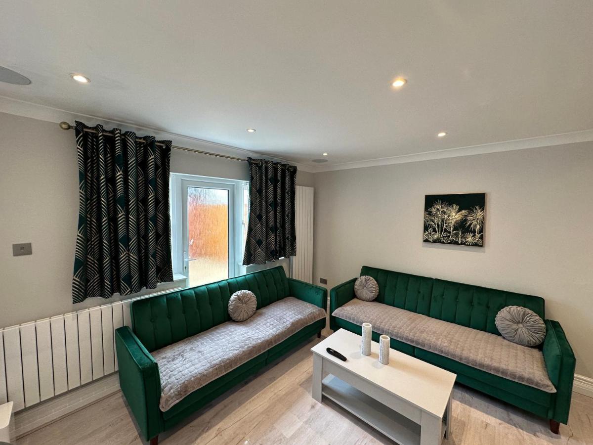 Luxury House Lejlighed Greenford  Eksteriør billede