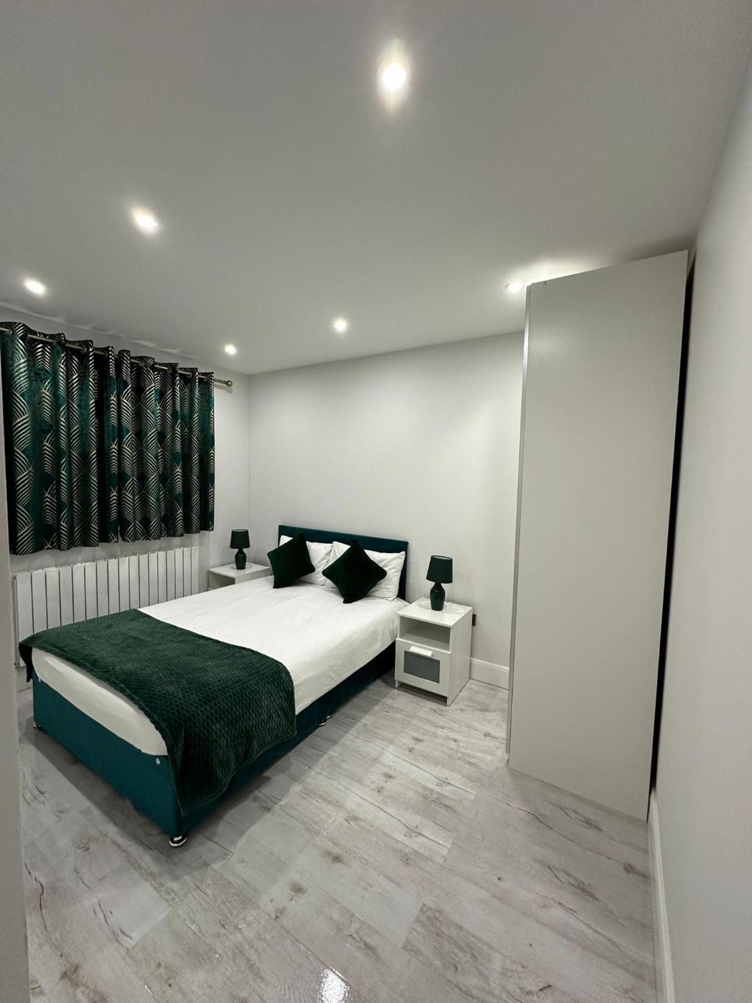 Luxury House Lejlighed Greenford  Eksteriør billede