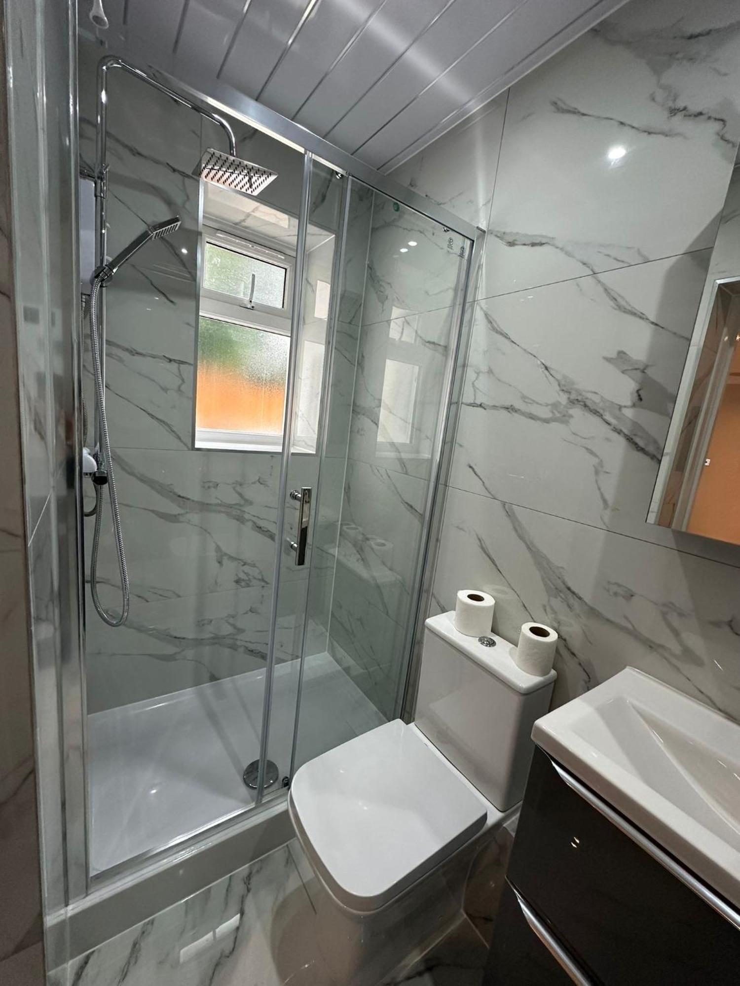 Luxury House Lejlighed Greenford  Eksteriør billede