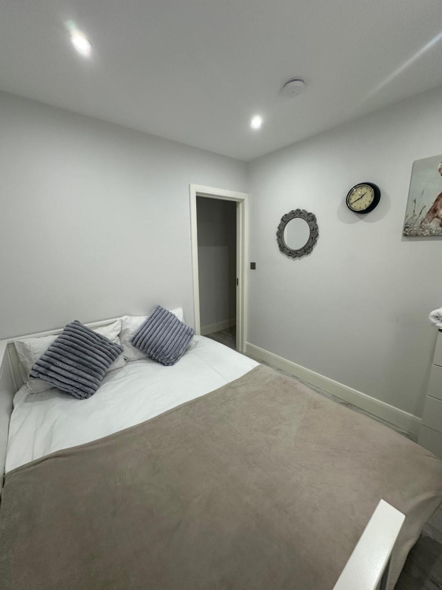Luxury House Lejlighed Greenford  Eksteriør billede