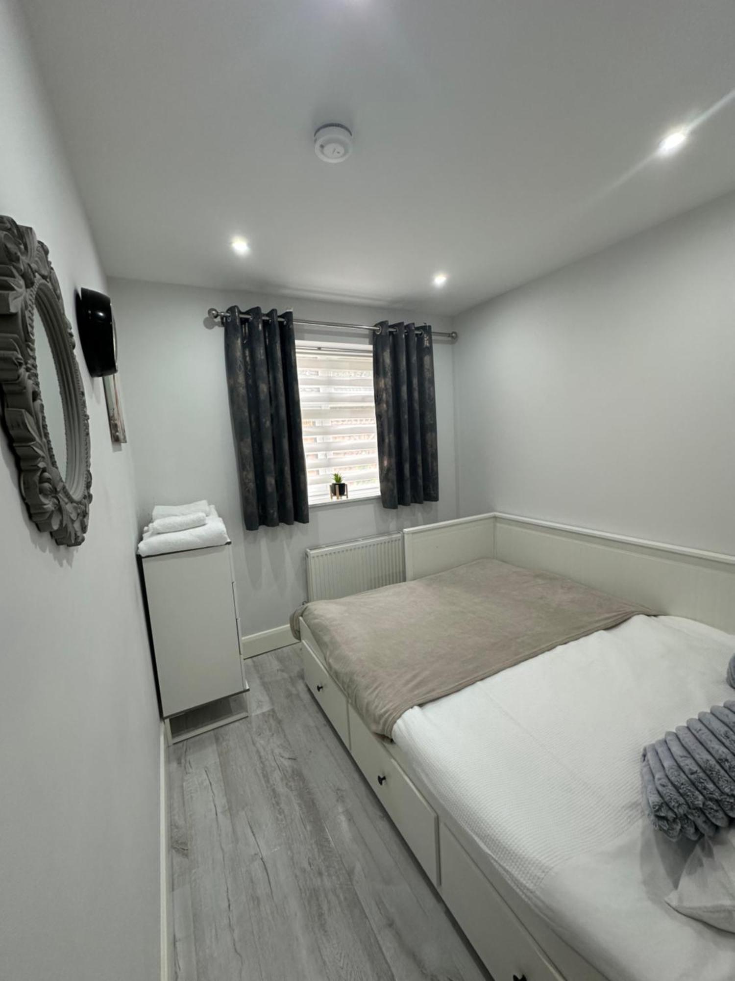 Luxury House Lejlighed Greenford  Eksteriør billede