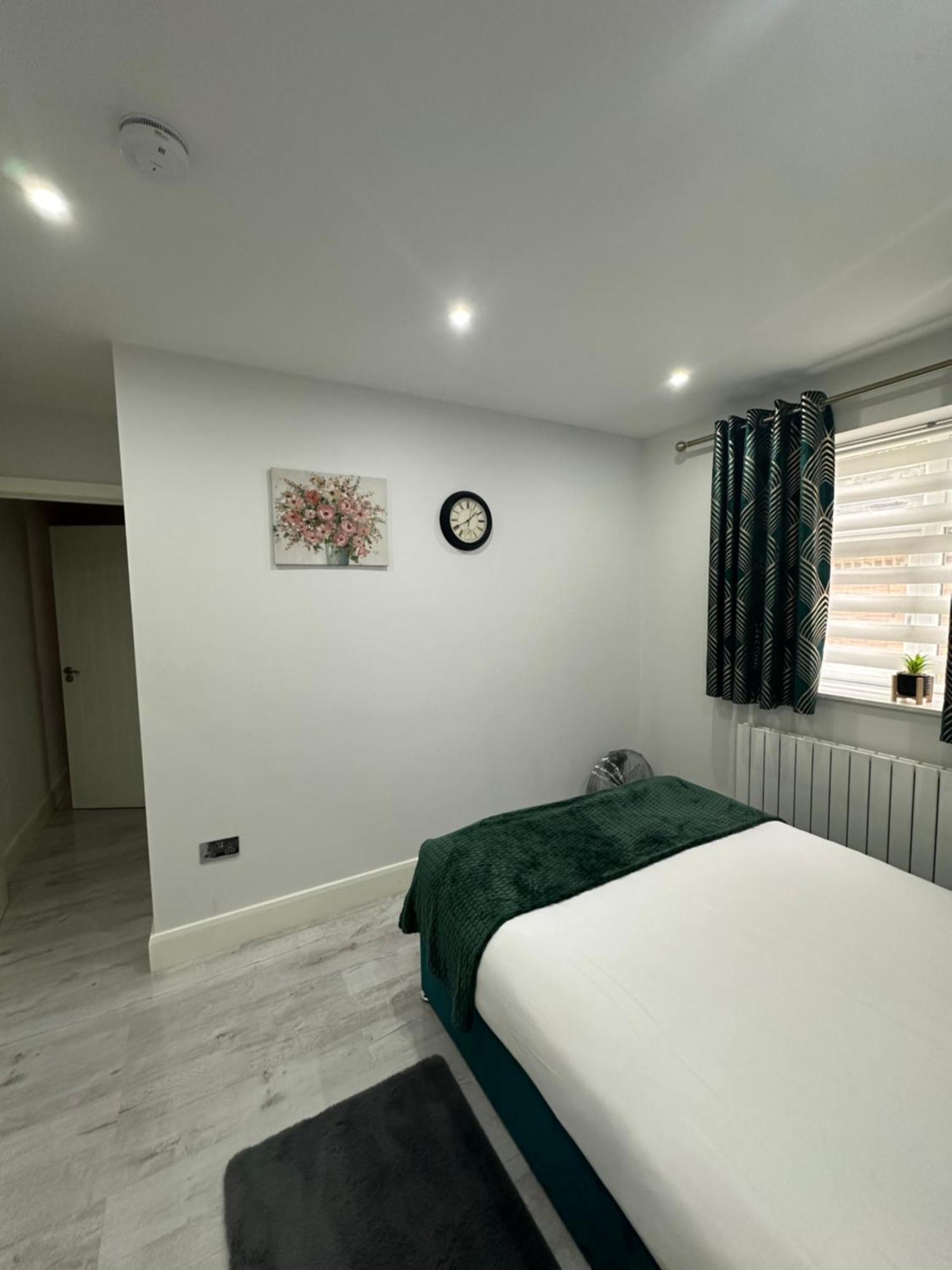 Luxury House Lejlighed Greenford  Eksteriør billede